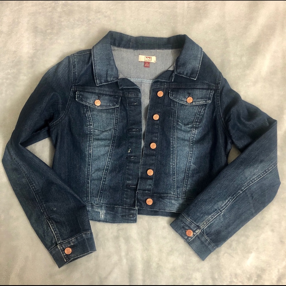 Denim jacket (dark washed)